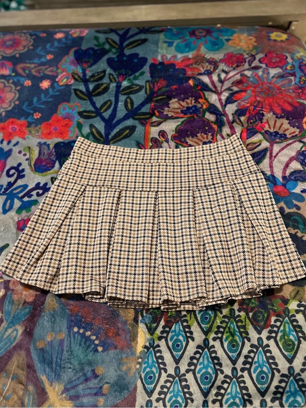 American Eagle Houndstooth Women’s Large Pleated Mini Skirt with Built-In Shorts